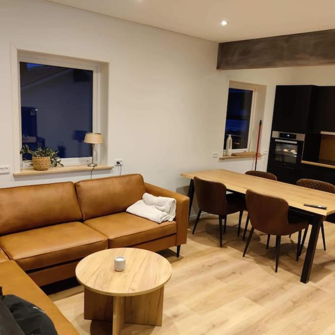 Ferienwohnung New Flat With Hot Tub - No1 Oyndarfjordur Exterior foto